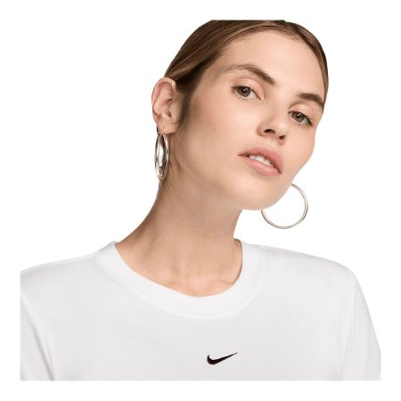 Nike Women's Chill Knit Mod Crop T Shirt