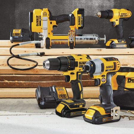 DEWALT DCGG571M1 20V MAX Lithium-Ion Cordless Grease Gun Kit with Battery, Charger & 42-in Hose