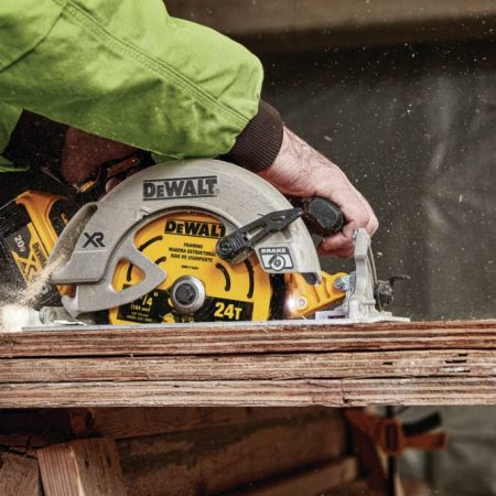 DEWALT 7-1/4-in 24T Carbide Tipped Circular Saw Blade for Wood