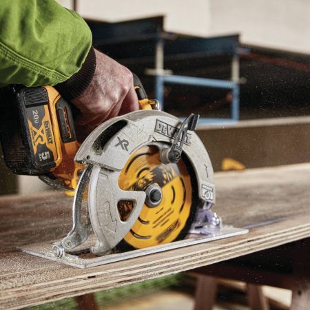 DEWALT 7-1/4-in 24T Carbide Tipped Circular Saw Blade for Wood