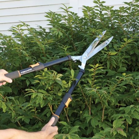 Fiskars Telescoping Power-Lever® Hedge Shears (25-33-in)