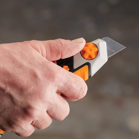 Fiskars Pro Snap-Off Blade Utility Knife, 25-mm, Black/Orange