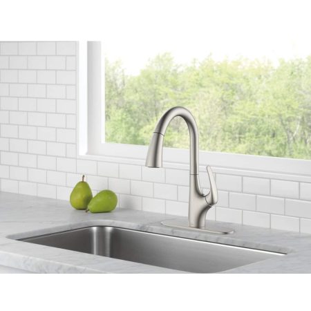 Delta Seabourne Pulldown Kitchen Faucet, Stainless Steel